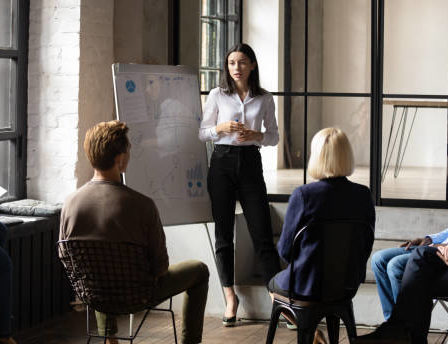 Obtenir une promotion au travail n'est pas une tâche facile, mais c'est tout à fait possible. Il existe plusieurs stratégies pour y