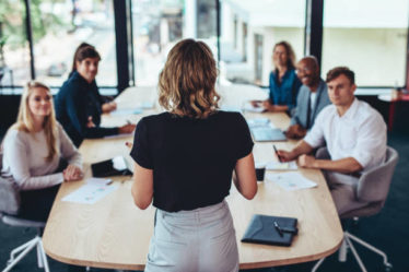 Trouver un stage qui correspond à vos aspirations est un défi. En effet, un stage bien choisi peut ouvrir la voie à de nombreuses