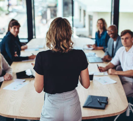 Trouver un stage qui correspond à vos aspirations est un défi. En effet, un stage bien choisi peut ouvrir la voie à de nombreuses