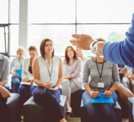 Le réseautage est une pratique essentielle dans le monde professionnel d'aujourd'hui. En effet, établir des relations solides