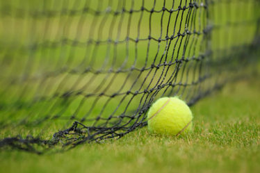 construction court de tennis en gazon synthétique à Fréjus