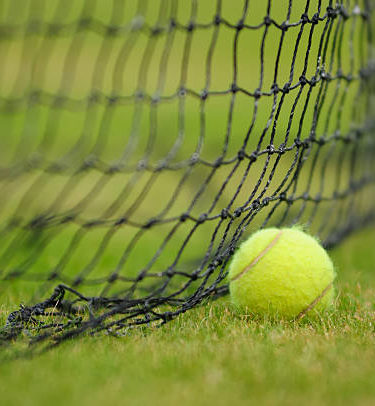 construction court de tennis en gazon synthétique à Fréjus