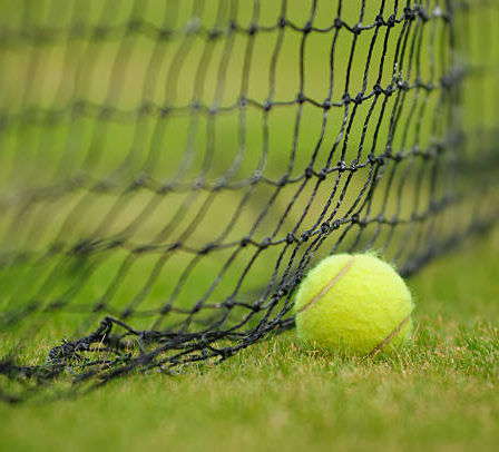 construction court de tennis en gazon synthétique à Fréjus