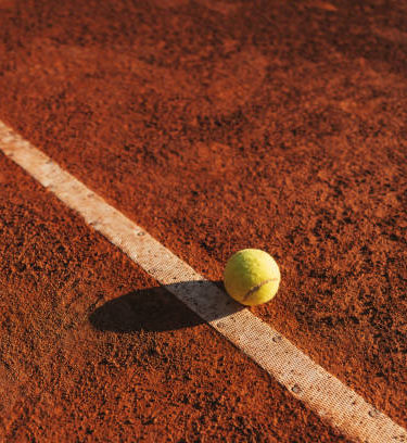 construction court de tennis en terre battue à Paris