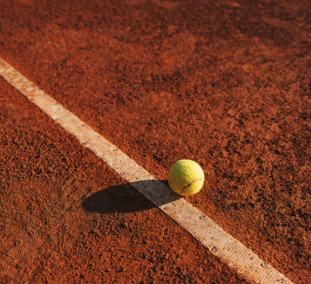 construction court de tennis en terre battue à Paris