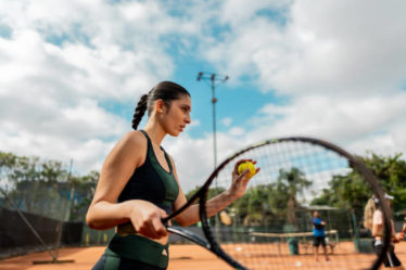 construction court de tennis en terre battue à Mougins