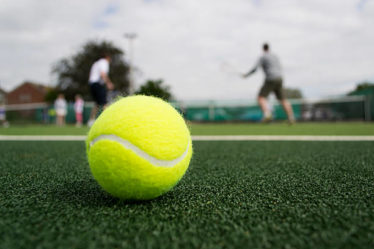 construction court de tennis en gazon synthétique à Poitiers